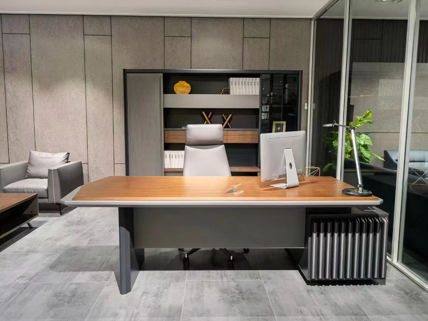 Royal Executive Desk Series